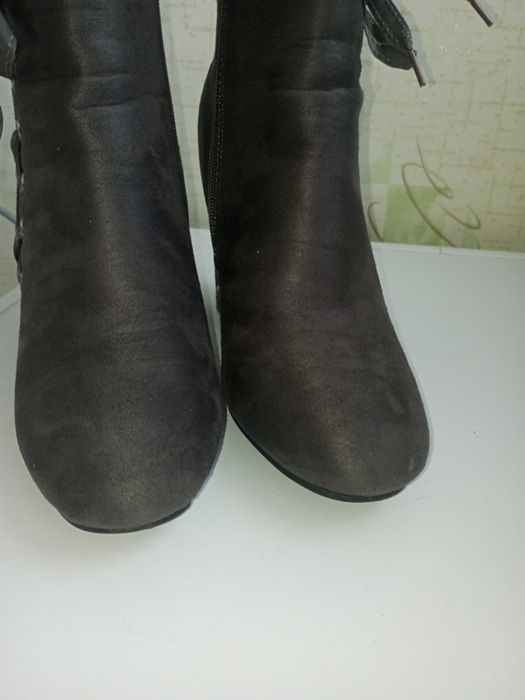 Чобітки  жіночі 40 розмір