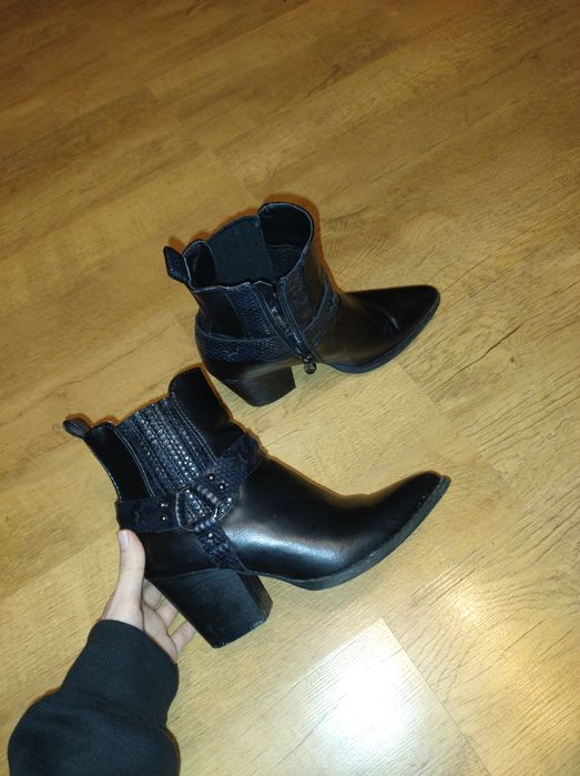 Czarne krótkie kowbojki botki kozaki na obcasie nosek szpic klasyczne