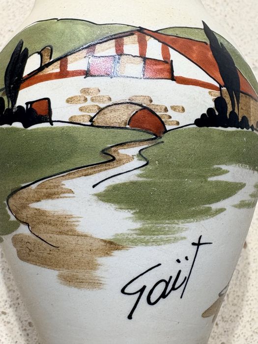 Linda jarra em cerâmica pintada à mão e assinada “Gaït” Biarritz