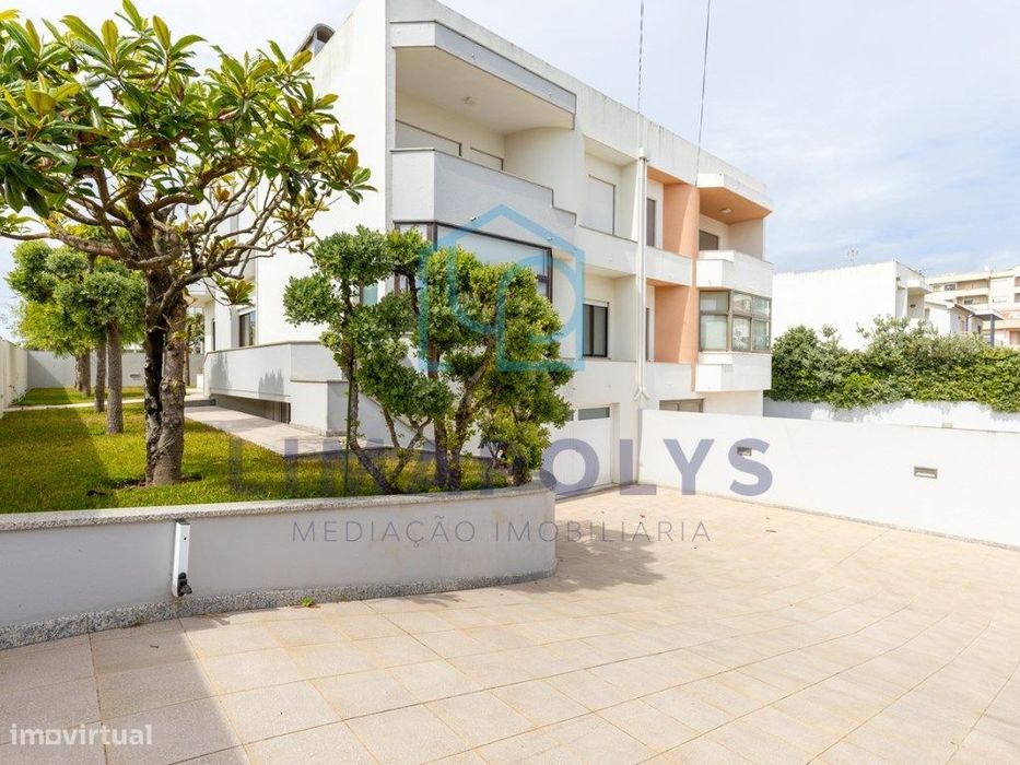 Moradia T4 com Vista Mar a 50m da Praia - Oportunidade Única!