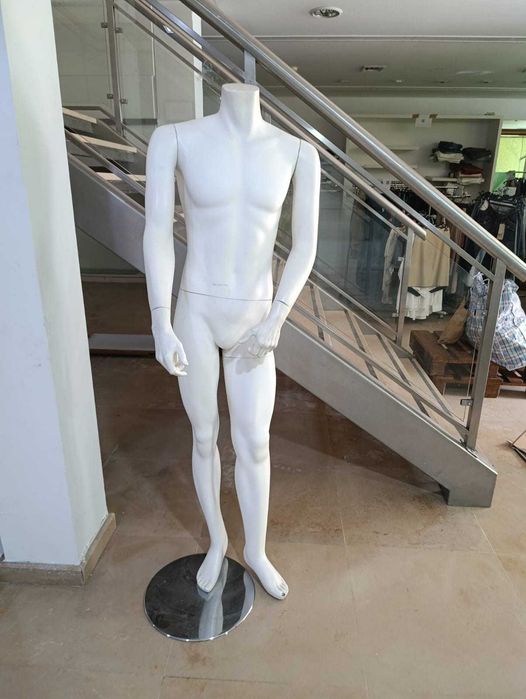 Manequim de roupa com preço muito apelativo