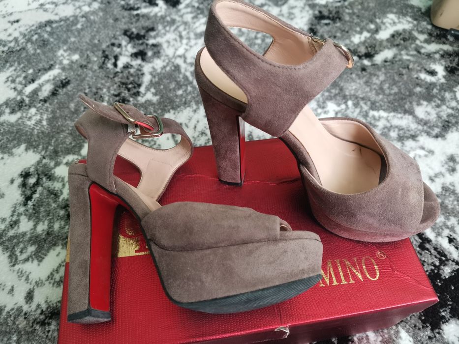 Босоніжки жіночі