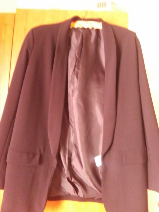 Vendo 2 bleiseres um preto e outro como mostra a imagem