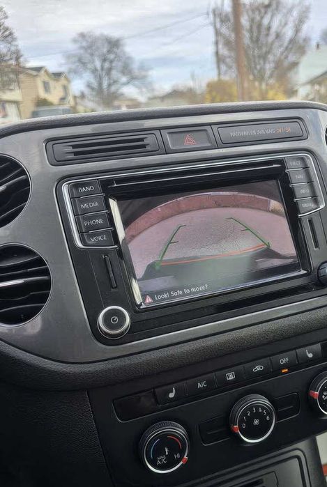 Volkswagen Tiguan      2016