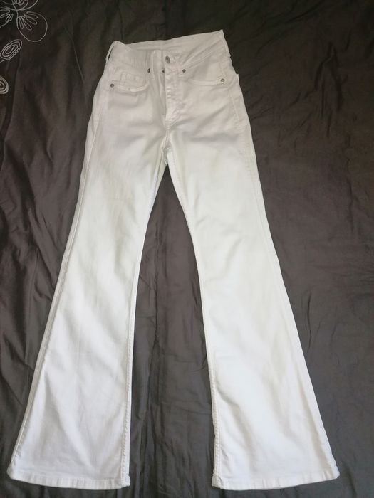 34 h&m jeansy białe dzwony, damskie, 1 ubrane, elastyczne, wysoki stan