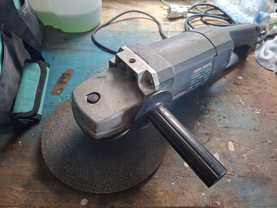 Szlifierka 230mm  black decker kg 1825