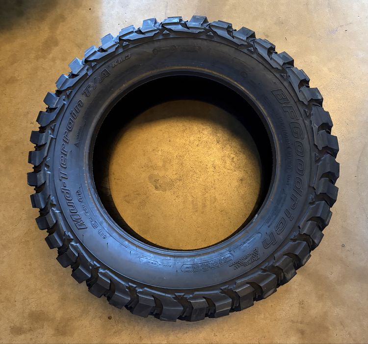 Pneu 265/60R18 Bfgoodrich KM3