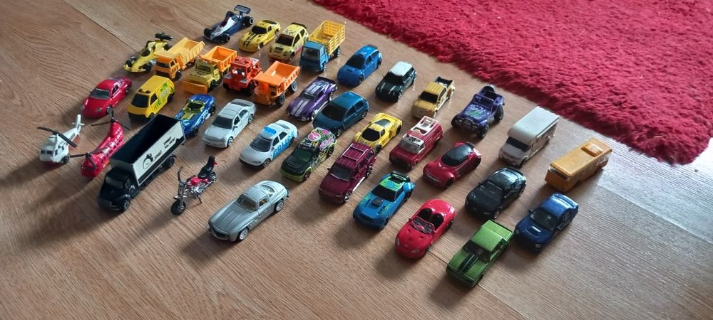 40 carrinhos  brinquedos