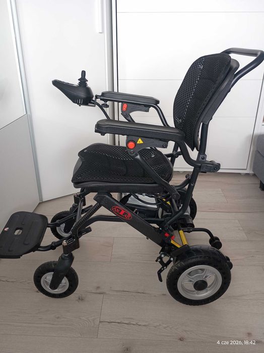 Lekki wózek inwalidzki elektryczny