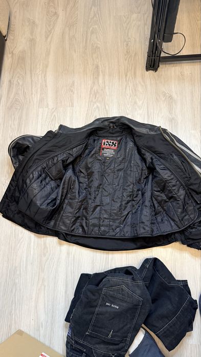 Мотокуртка 52..54, мотоджинси 33, мотоботи 28 см. На зріст 176 вагу 92