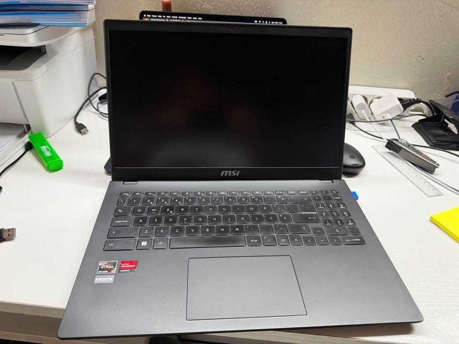 Portátil MSI 15.4" como novo