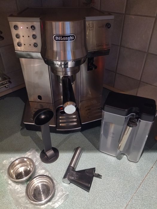 Ciśnieniowy ekspres do kawy DeLonghi