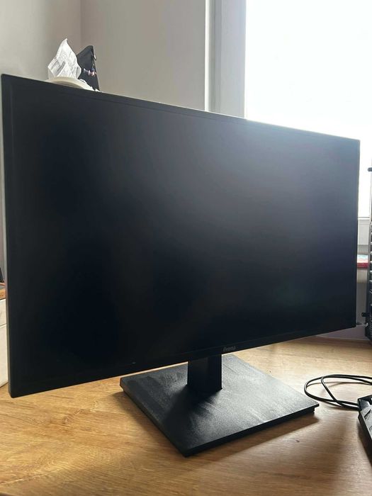 Zestaw komputer stacjonarny, myszka, monitor i klawiatura