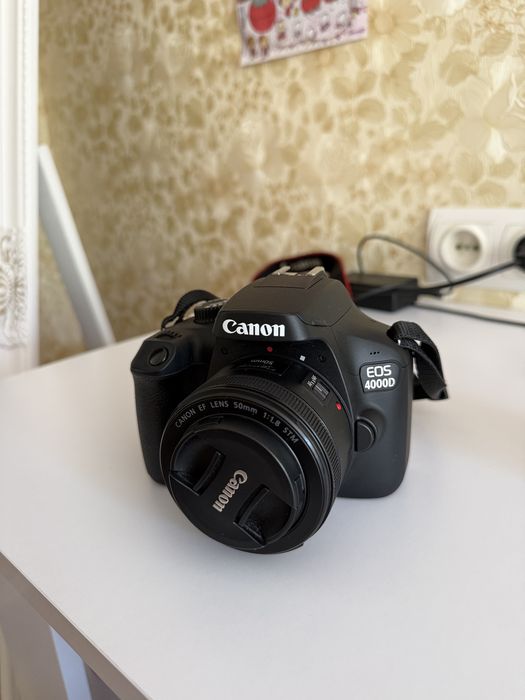 Canon EOS 4000d 18-55mm kit + 50 mm 1,8