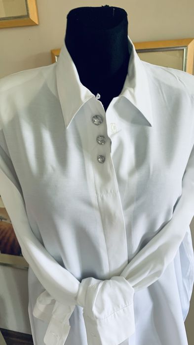 Elegancka biała koszula
