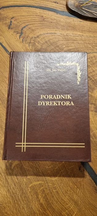 Poradnik Dyrektora, schowek na alkohol, książka