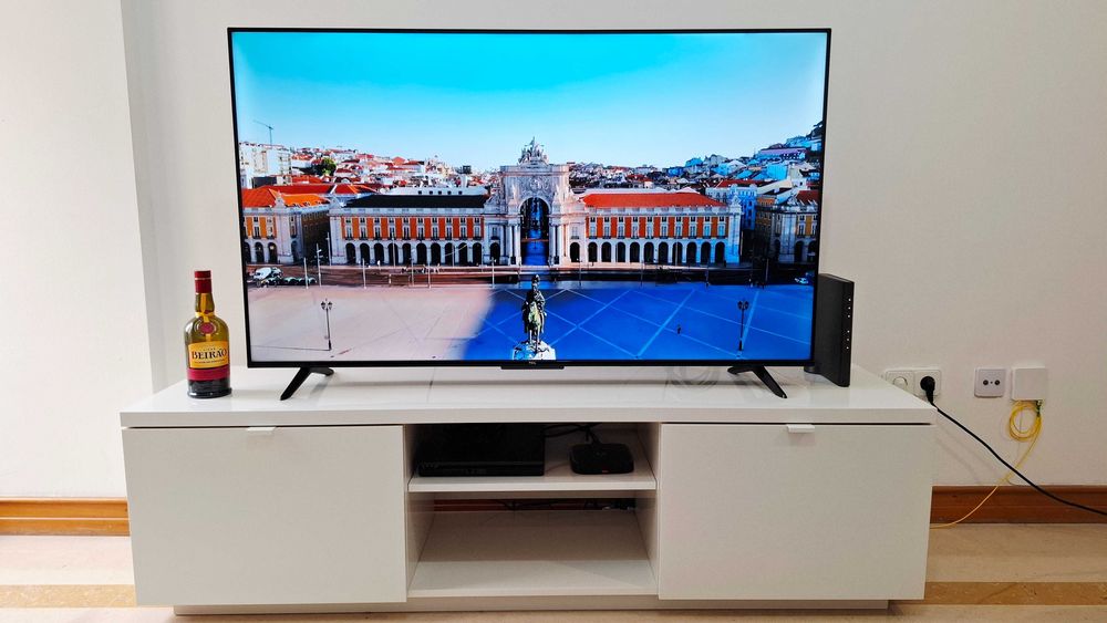 TV TCL 4K HDR com Google TV — Modelo P635 (estado como novo)