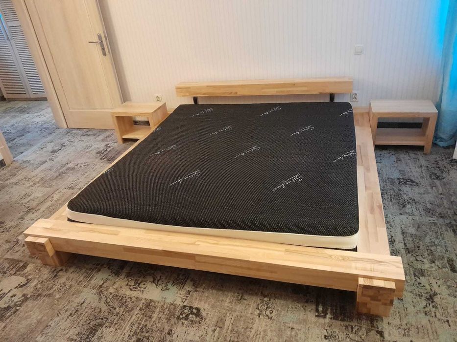 Łóżko sypialniane  dębowe z szafkami nocnymi