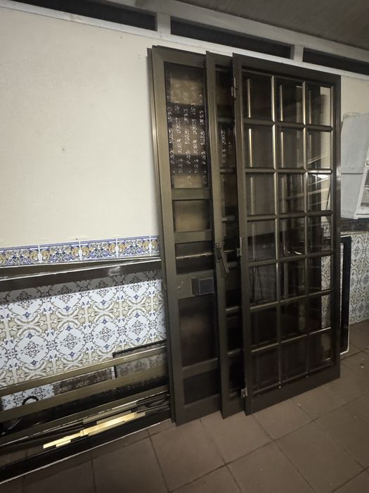 Caixilharia variada para venda