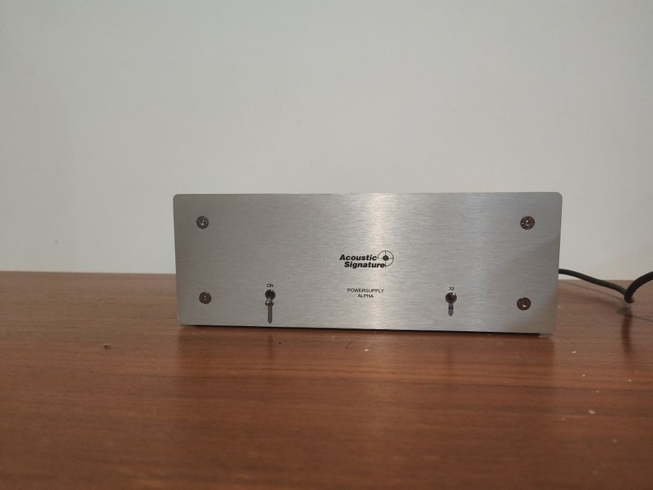 Gira discos Acoustic Signature Hi End