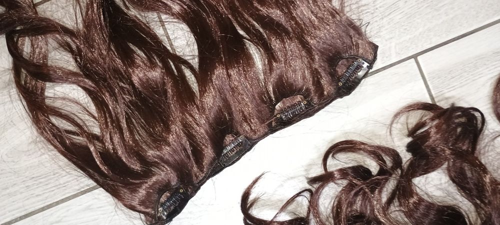 Przedłużki syntetyczne włosy doczepiane na zatrzaski