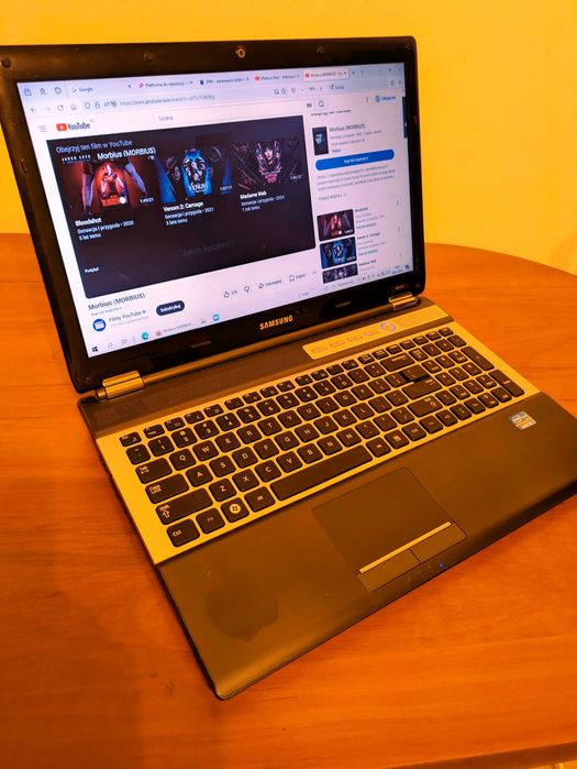 Samsung NP-RF511  i5-2430M 8 ГБ DDR3 SSD 120 GB відмінний стан