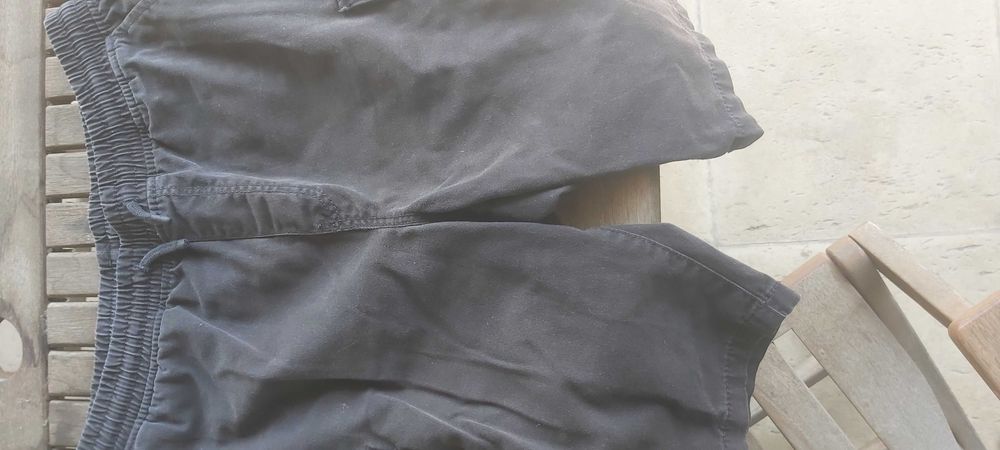 Calções preto H & M rapaz T.13/14 Anos