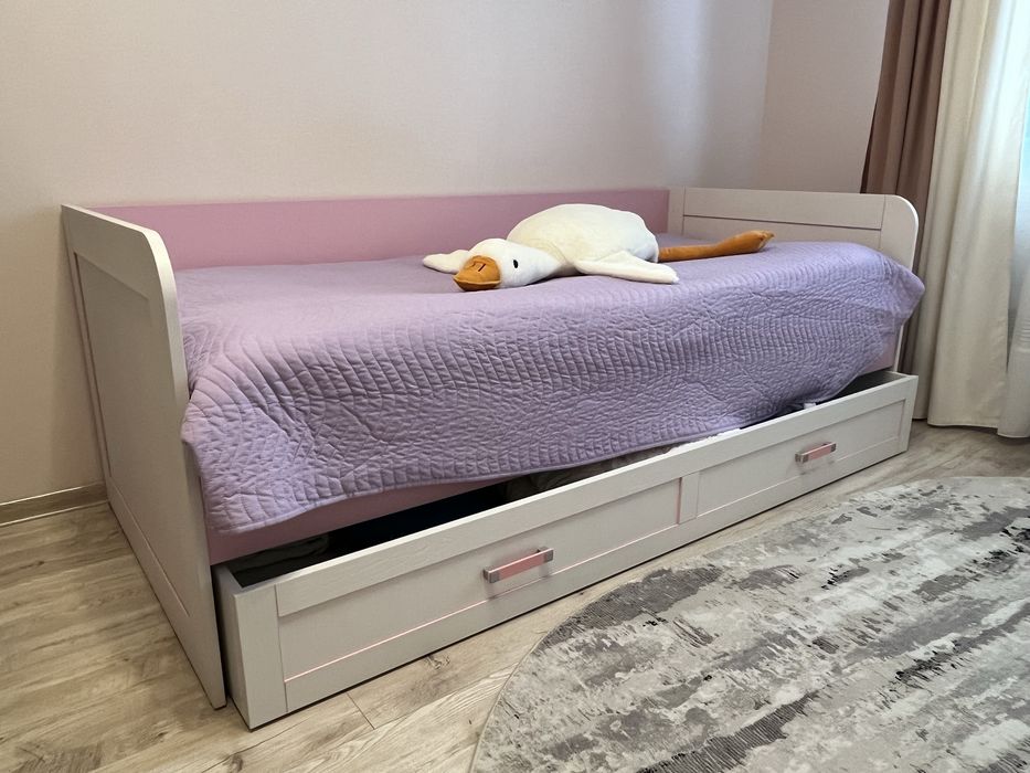 Меблі в дитячу кімнату для дівчинки