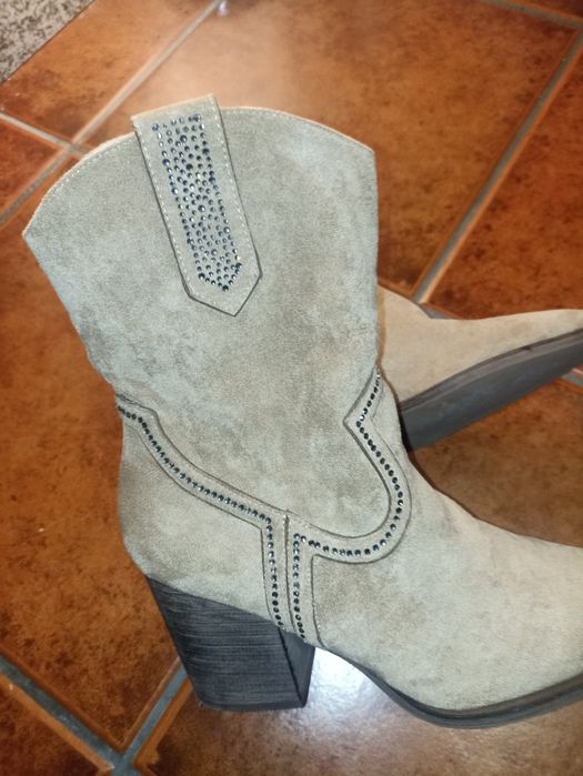 Vendo botins como novos