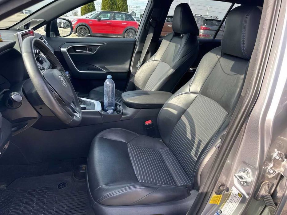 Toyota RAV4 Hybrid XSE      2021