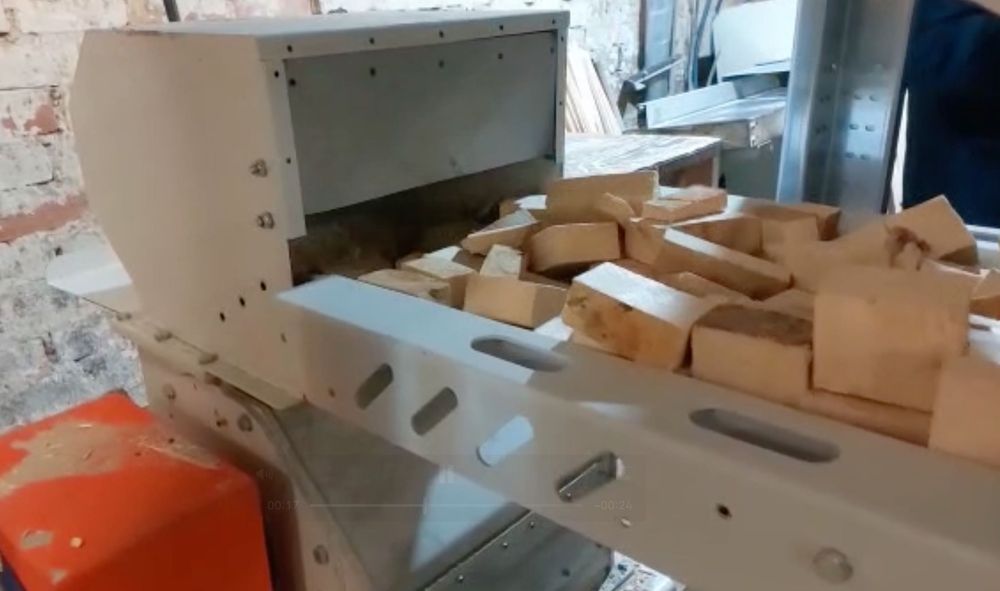 POLSKI rębak/ rozdrabniacz do suchej kostki /kawałków drewna 300 kg/h