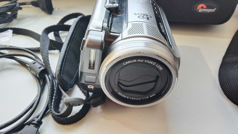 Цифровая Видеокамера Canon HG10 HDD40гб  FullHD