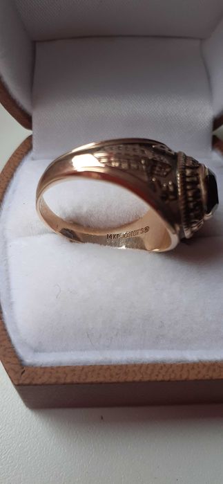 Sygnet złoto 14 K próba 585 z 1983 roku.