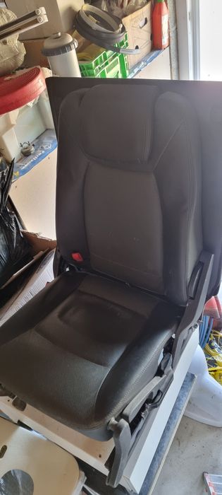 Крісло до автомобіля