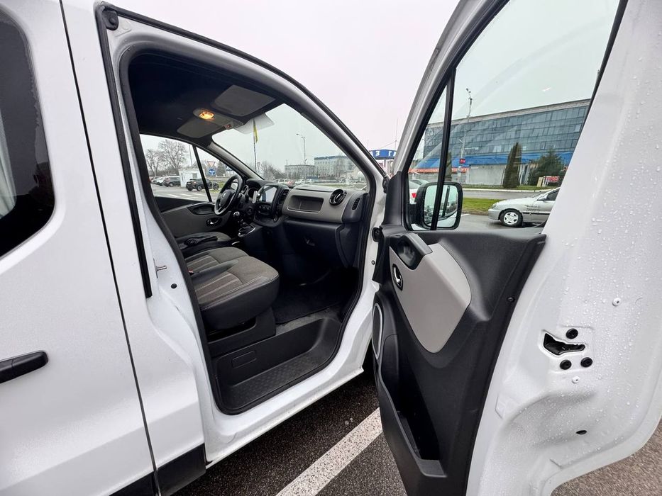 Продам RENAULT Trafic 2018рік пасажир
