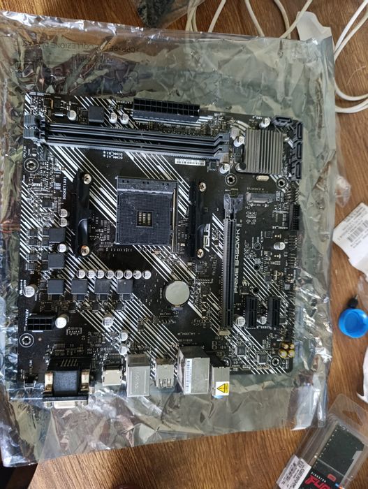 Продам комплект  плата +озу