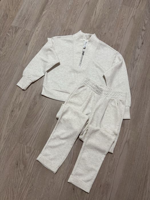 Костюм жіночий молочно-сіруватий