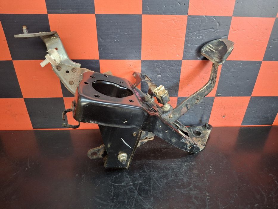 Pedal da embraiagem ISUZU ELF Chassis (NKR8_, NKQ8_)