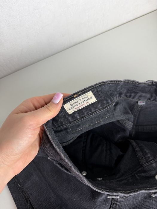 Жіночі джинсові шорти Levis розмір 27(S)