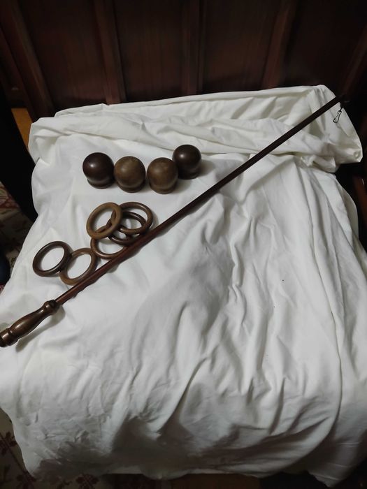 VENDE-SE Acessórios em Mogno para Cortinado