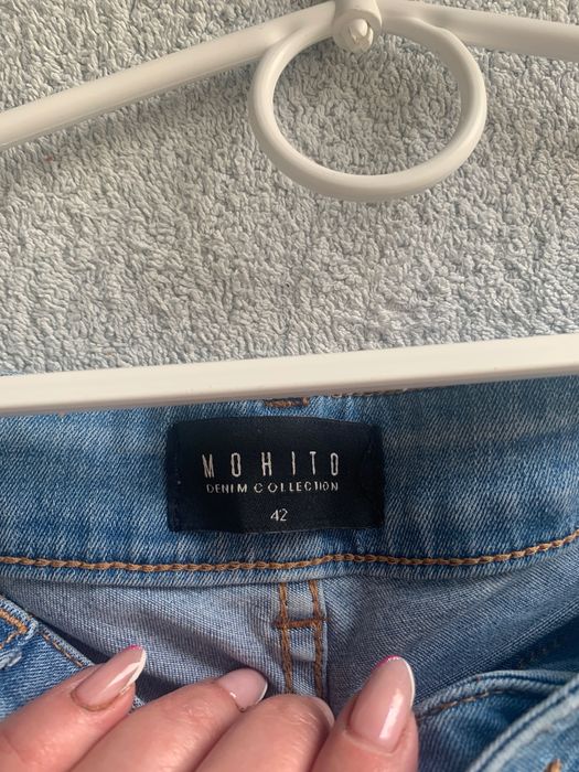 Spodnie jeansy Mohito