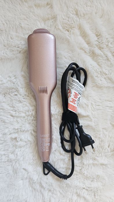 Nowa szczotka prostująca do włosów marki Landot.