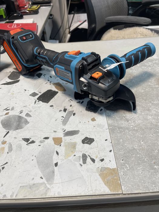 Новинка Sturmax Акумуляторна кутова шліф машина