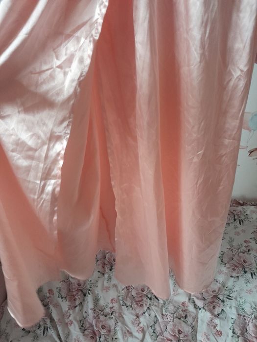 Długa maxi elegancka sukienka blyszczaca Góra wiązana L 40