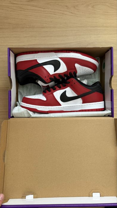 Nike SB dunk low pro red chicago retro