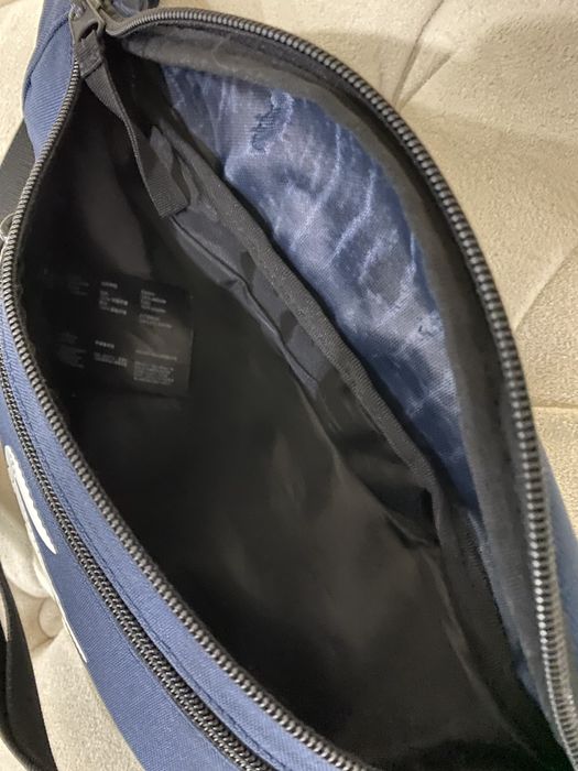 Lacoste сумка-бананка.