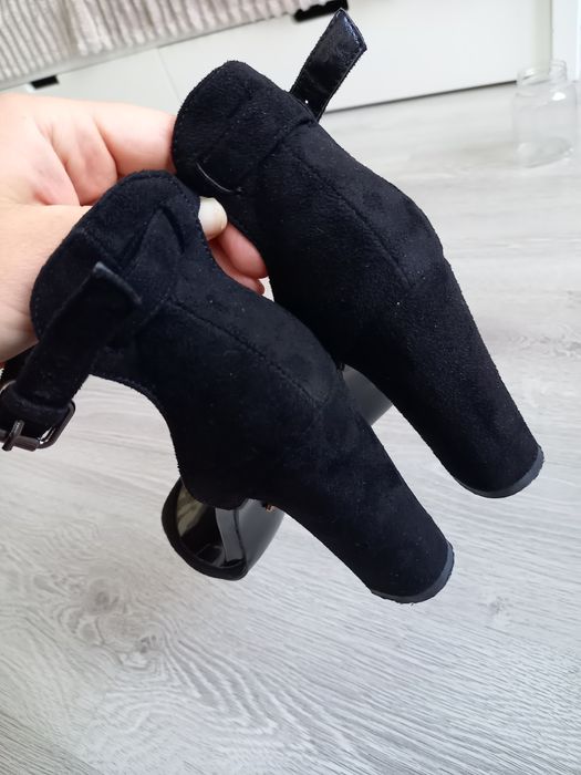 Босоніжки чорні 39 розмір