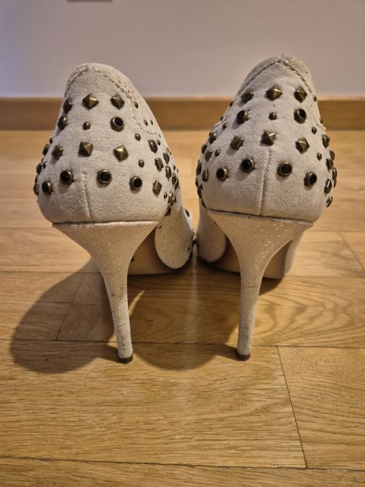 Sprzedam dwie pary pięknych szpilek rozmiar 40