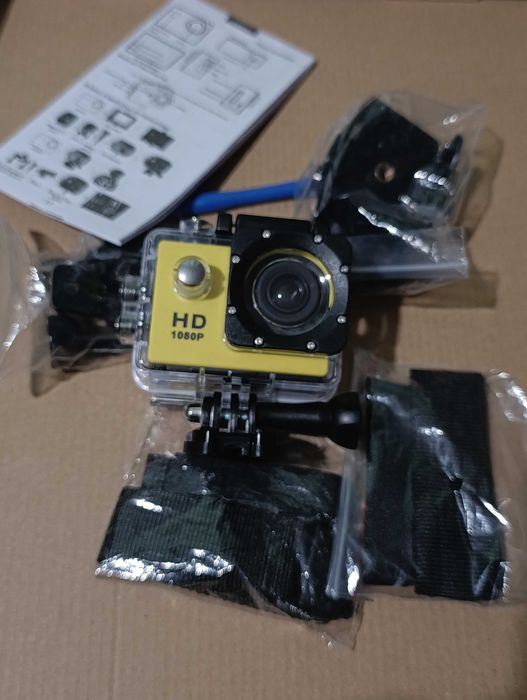 Екшн камера з кріпленням. На шолом