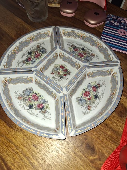 Sprzedam porcelana porcelanowy zestaw ręcznie malowany PRL retro